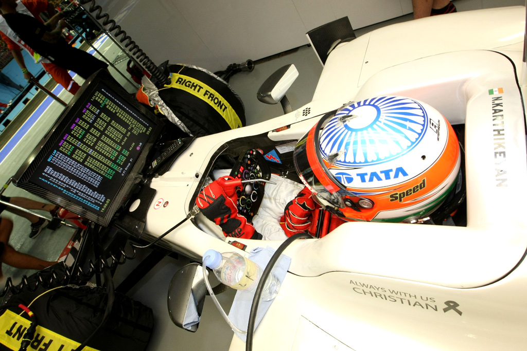 Always with you Christian, skrevet på siden af Narain Karthikeyans racer.
(Foto: HRT F1 Team)